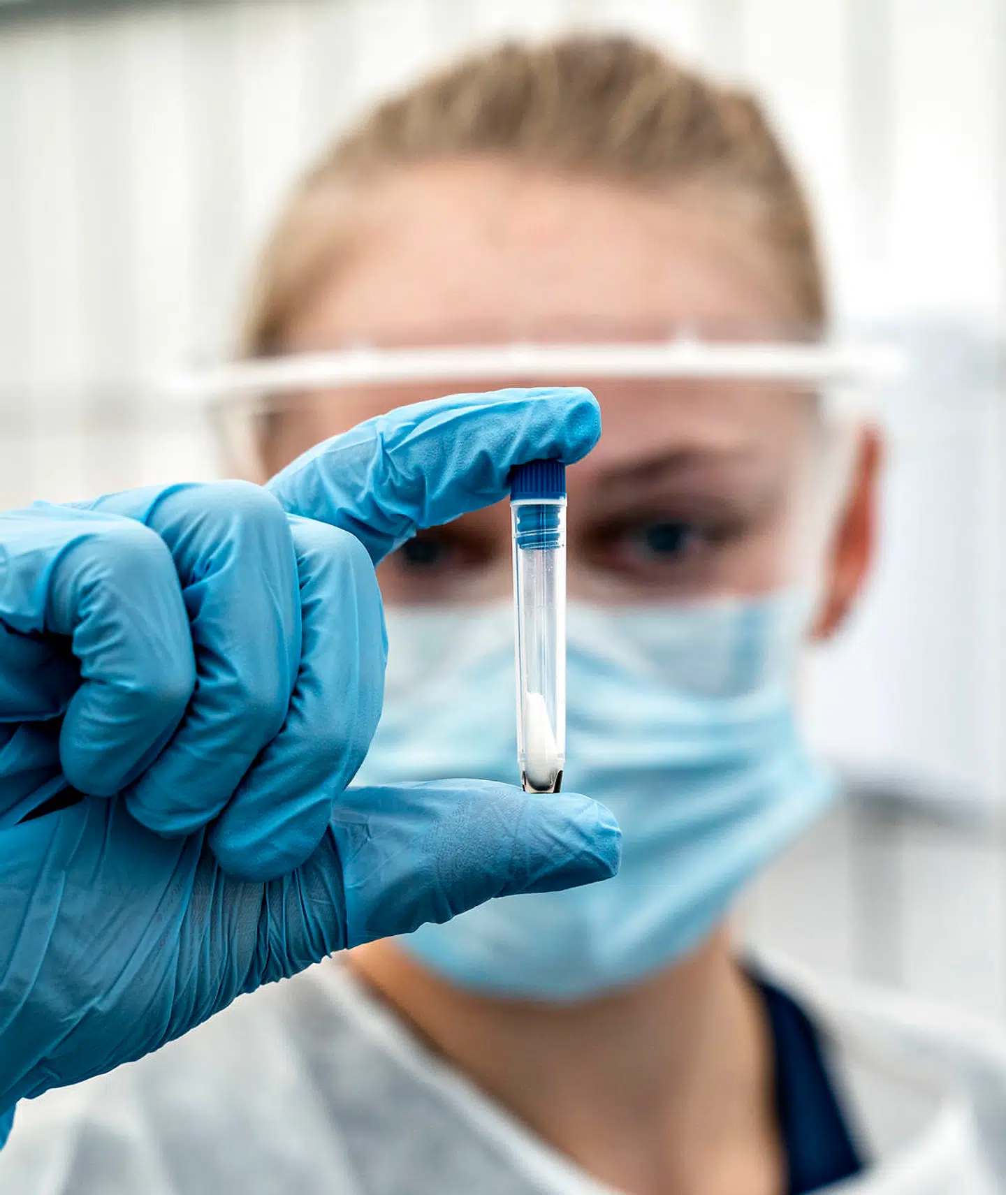 I Danmark bliver tusindvis af coronaprøver analyseret dagligt.