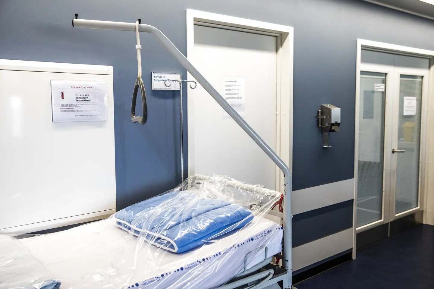 Lige før jul var der i Region Hovedstaden 265 indlagte med coronavirus ifølge opgørelsen fra Statens Serum Institut (SSI). Men i en orientering til politikerne i regionen lyder det, at der kun var 182 indlagte, hvor covid-19 var enten aktions- eller bidiagnose. (Arkivfoto). Ólafur Steinar Rye Gestsson/Ritzau Scanpix