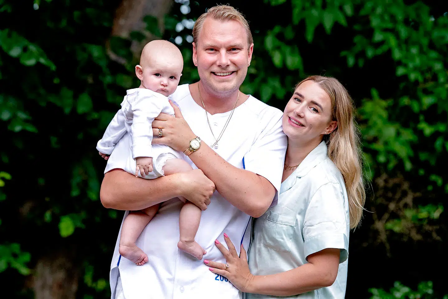 Pelle Peter og Maria Jencel med deres datter Penelope på et halvt år. Begge er klar til at få mange flere.