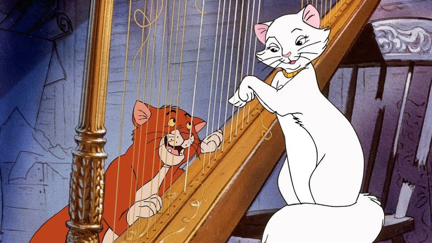 Den romantiske musicalkomedie 'Aristocats' er fra 1970 og er Disneys kun 20. animationsfilm. Filmen handler om en familie af aristokratiske katte, anført af morkatten Duchess, der bliver forsøgt kidnappet, men ender med at stikke af og få hjælp af gadekatten Thomas O'Malley til at finde tilbage til deres ejer, som adopterer den nye kat.