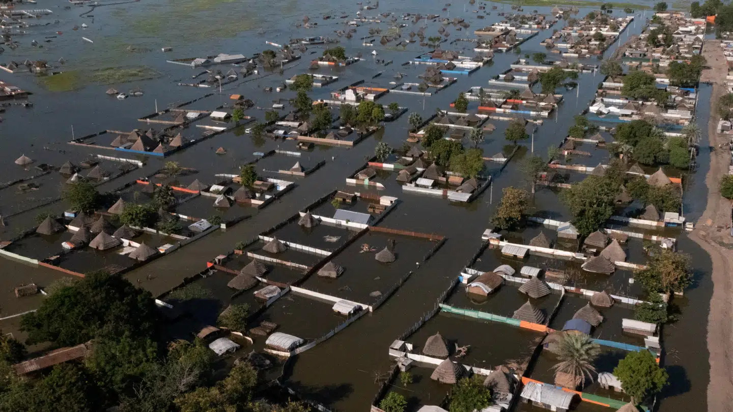 Patienter er blevet undersøgt for kolera, fordi det er en sygdom, der ofte kan komme ved oversvømmelser, som Sydsudan har været udsat for de seneste måneder.