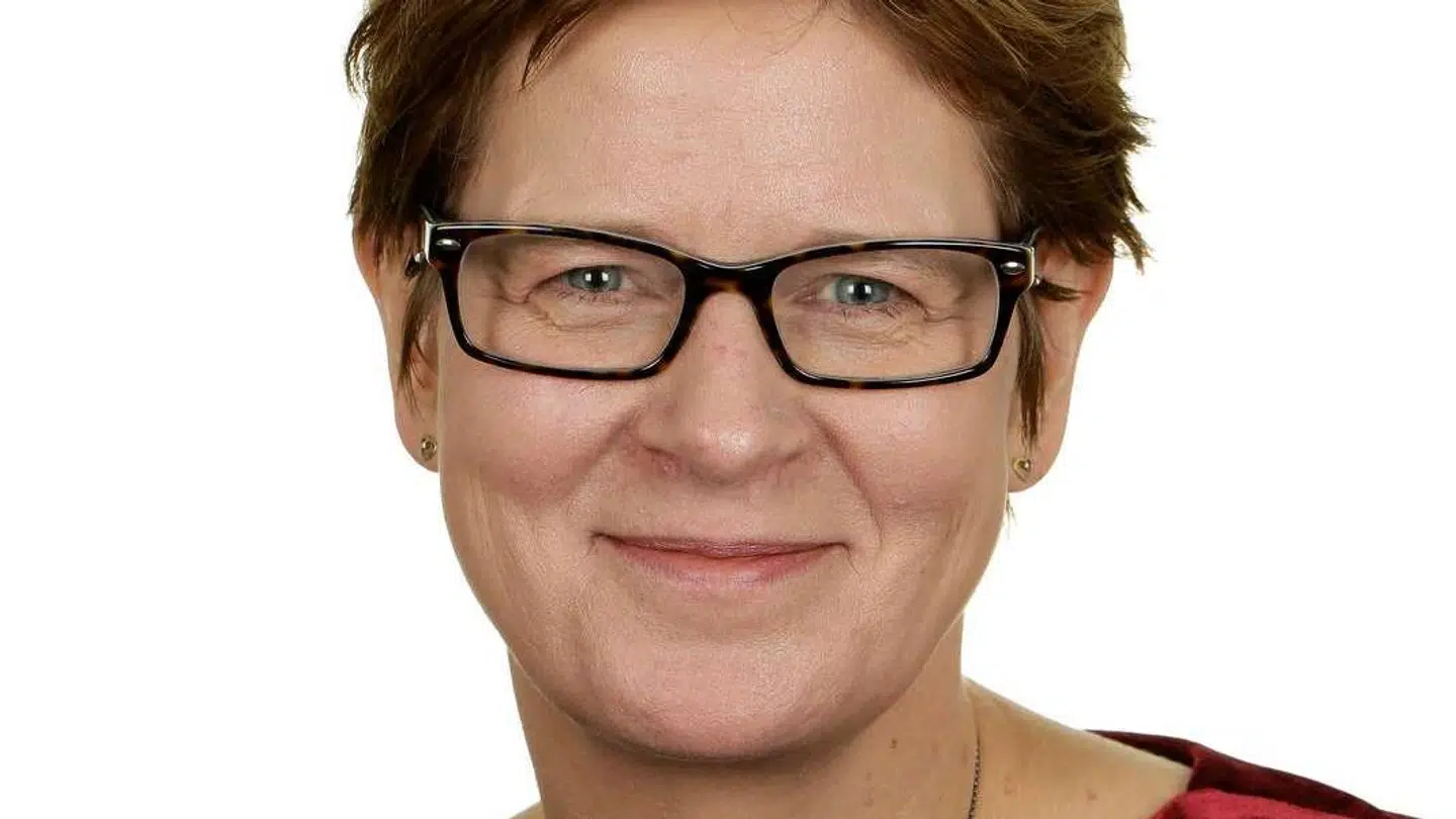 På billedet fra Region Nordjyllands hjemmeside optræder Ulla Astman, som de fleste kender hende. Hjemme i privaten skifter hun dog ofte det pæne tøj ud med en T-shirt og et par jeans.