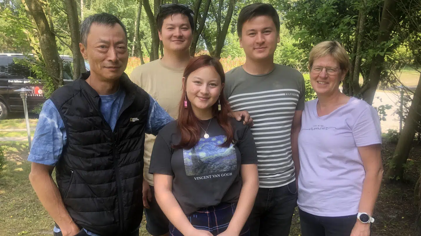 Ulla Astman har siden barndommen i Grenå stiftet sin egen familie. På billedet ses manden Ole, sønnerne på 25 og 22 samt datteren på 17.