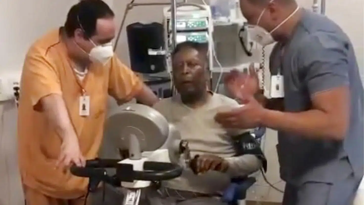 Pelé under genoptræning i september, da kræften blev konstateret.
