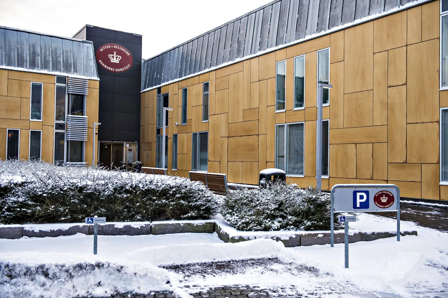 To revisorer er ved Retten i Helsingør blevet idømt tre års fængsel samt bøder og erstatning på i alt 54,7 millioner kroner. Ved at sende falske fakturaer til tre kunder, hjalp de kunderne med at unddrage Skat omkring 22 millioner kroner.(Arkivfoto). Søren Bidstrup/Ritzau Scanpix