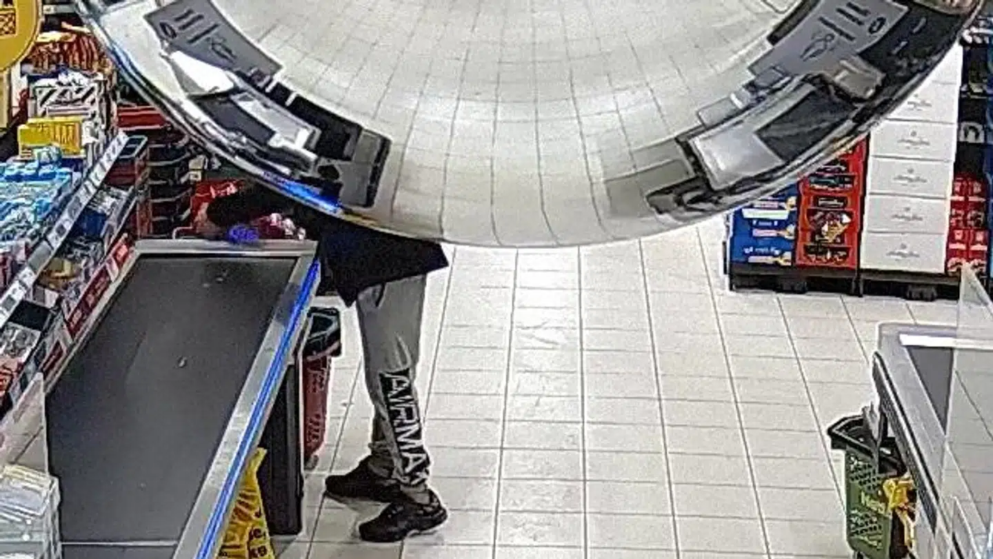 Sydøstjyllands Politi efterlyser en mand med disse bukser.