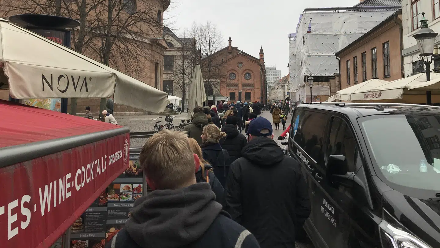 Kø ved et kviktestcenter i København torsdag 23. december.