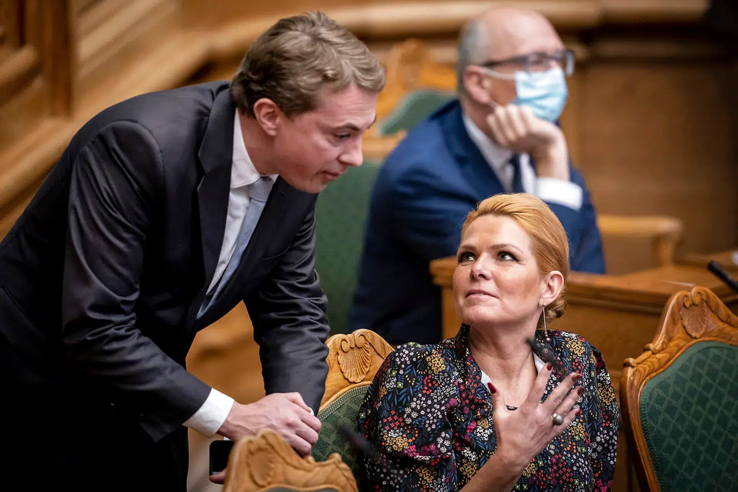 Inger Støjberg og Morten Messerschmidt (DF) under møde i Folketingssalen, hvor der stemmes om, hvorvidt Inger Støjberg er værdig til at sidde i Folketinget efter rigsretsdommen.