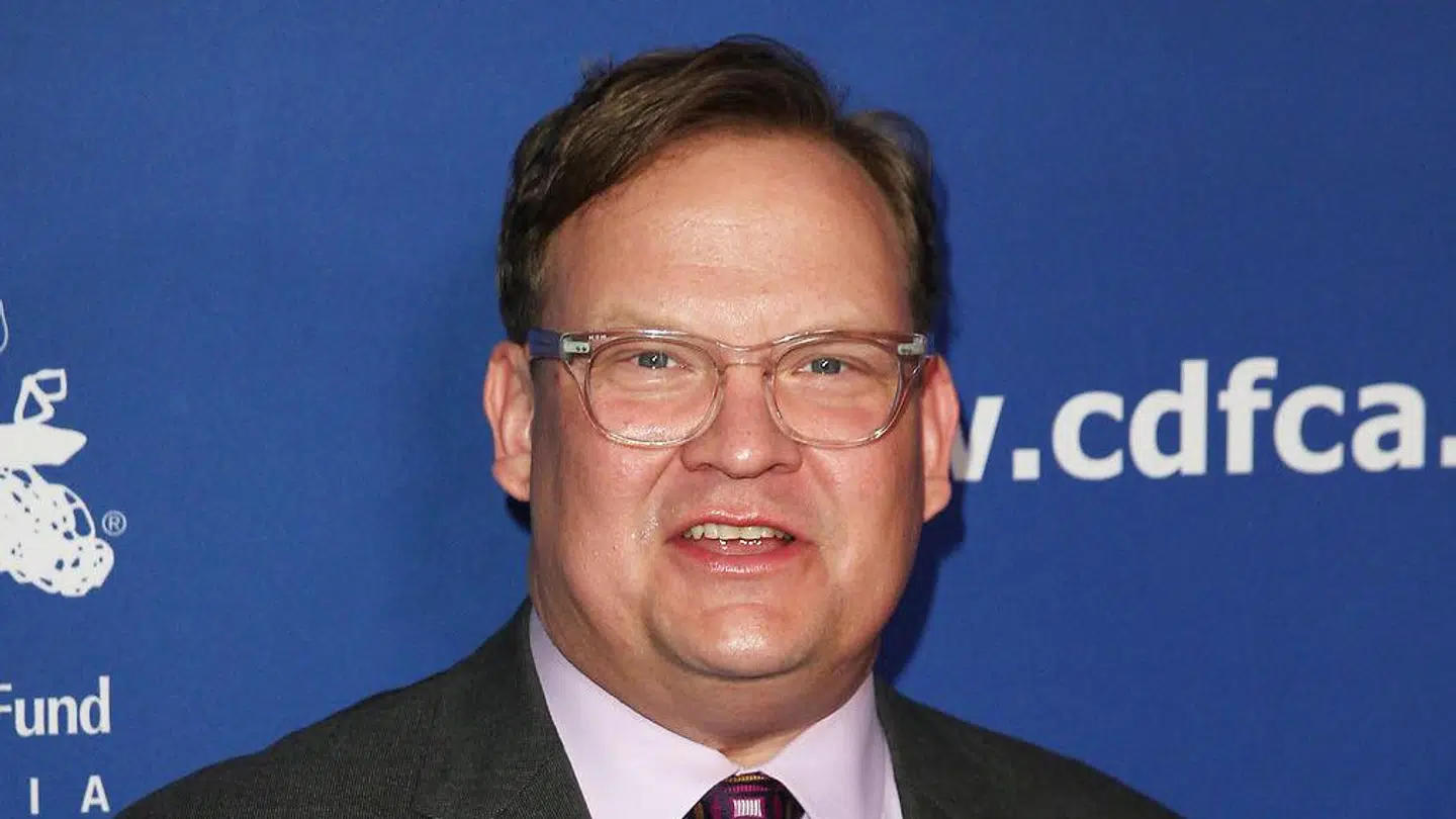 Skuespiller Andy Richter kommentede også på Andy Correns mor nekrolog.