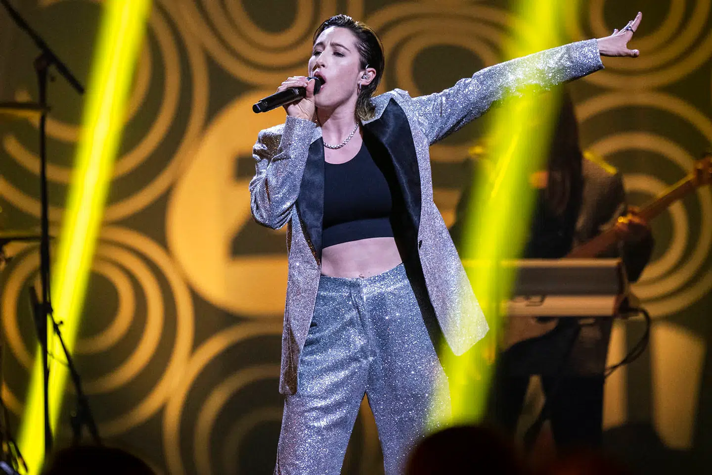 Drew Sycamore på scenen ved Zulu Awards i 2021.