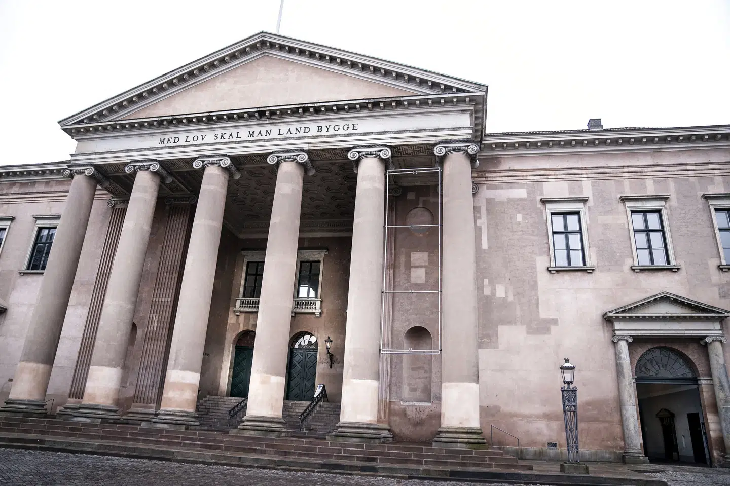 En 43-årig mand, der er tidligere topfigur i det københavnske bandemiljø, er blevet varetægtsfængslet i en sag om 27 kilo kokain. Han blev 3. november anholdt i Spanien og er altså nu udleveret til Danmark. Også hans storebror sidder varetægtsfængslet i sagen. (Arkivfoto). Liselotte Sabroe/Ritzau Scanpix