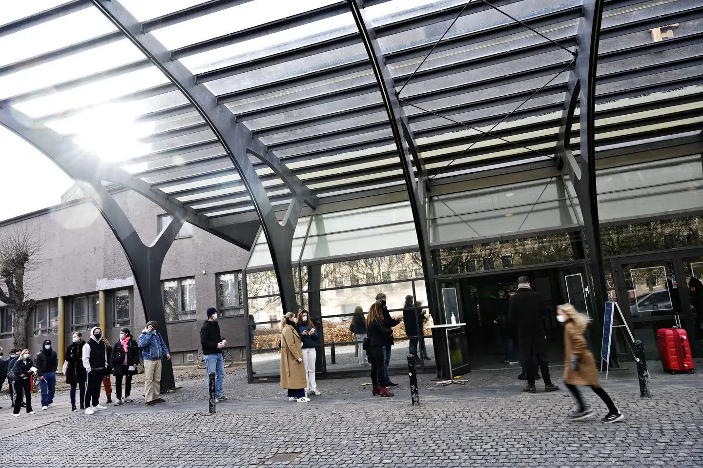 Udgifter til coronatest - som her ved Forum i København - faldt i tredje kvartal, hvilket bidrog til stort offentligt overskud. Philip Davali/Ritzau Scanpix