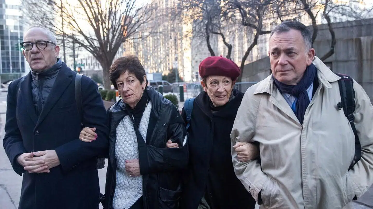 Fore af Ghislaine Maxwells otte søskende, Kevin Maxwell, Christine Maxwell, Isabel Maxwell, and Ian Maxwell, dukkede mandag op i retten, hvor de blandt andet talte med deres søster.