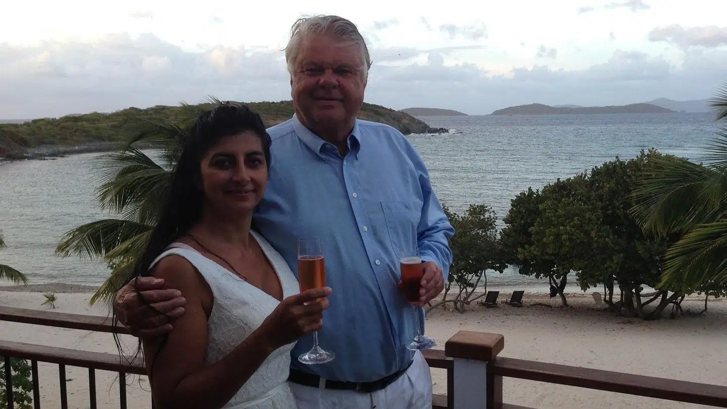 Susan Astani og Christian Kjær på øen Great St. James, som de solgte i 2016.