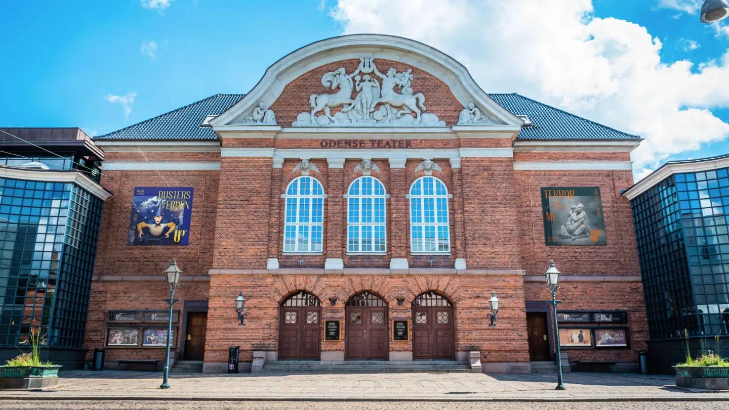 Selvom der i de kommende uger er tomt for publikumi Odense Teater, så betyder det ikke, at der kommer til at være tomt for liv. Der arbejdes nemlig stadig på højtryk for at blive klar til nye forestillinger i det nye år, hvor der forhåbentlig igen kan komme publikum. Foto: Odense Teater.