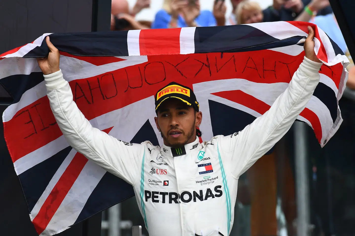 Lewis Hamilton blev få dage efter VM-finalen i Abu Dhabi adlet af Prins Charles og hedder nu officielt Sir Lewis.
