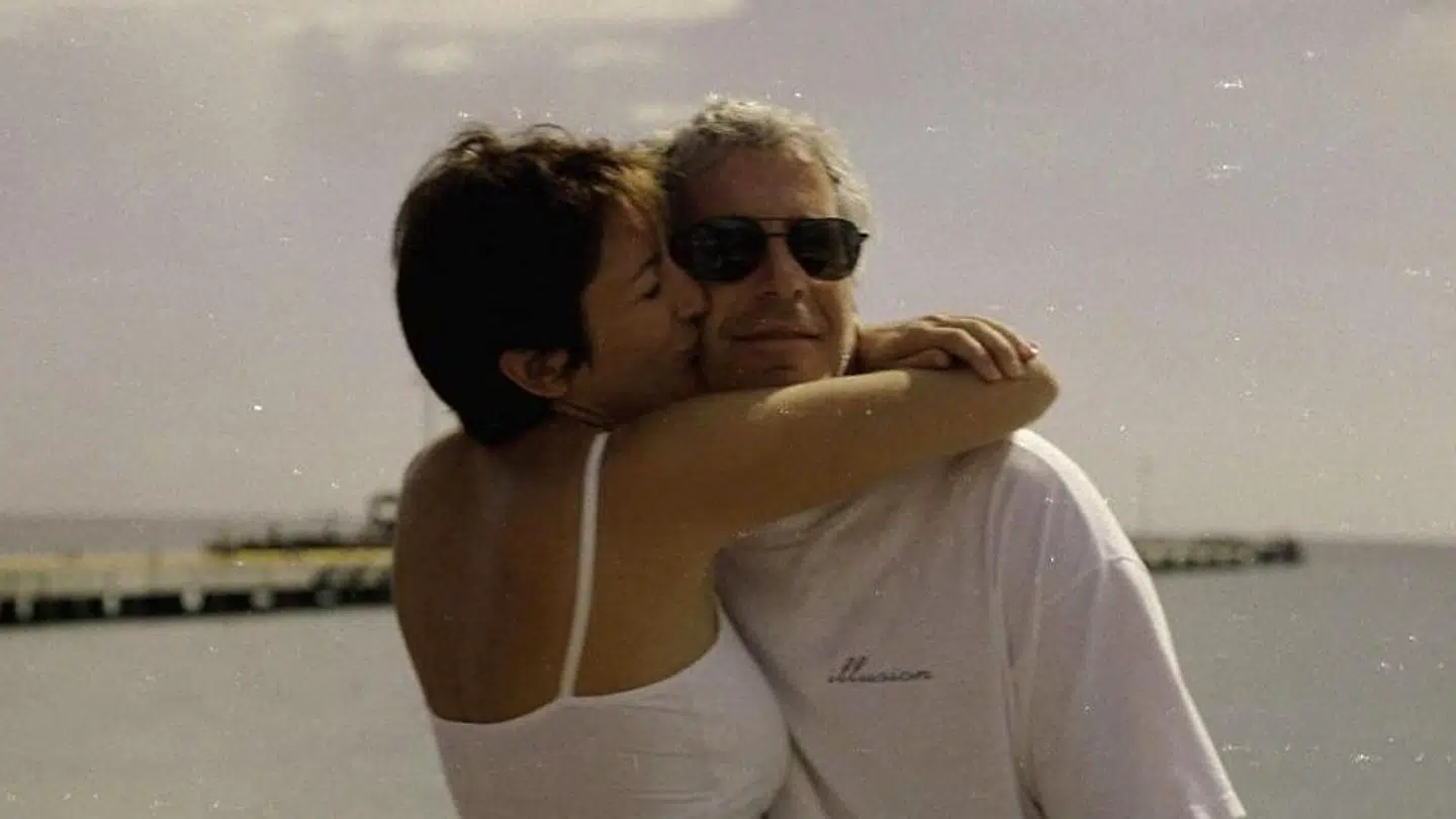 Epstein og Ghislaine Maxwell havde et meget tæt kærlighedslignende forhold - men han var tilsyneladende også involveret med andre kvinder samtidig, beretter vidnerne i retten.