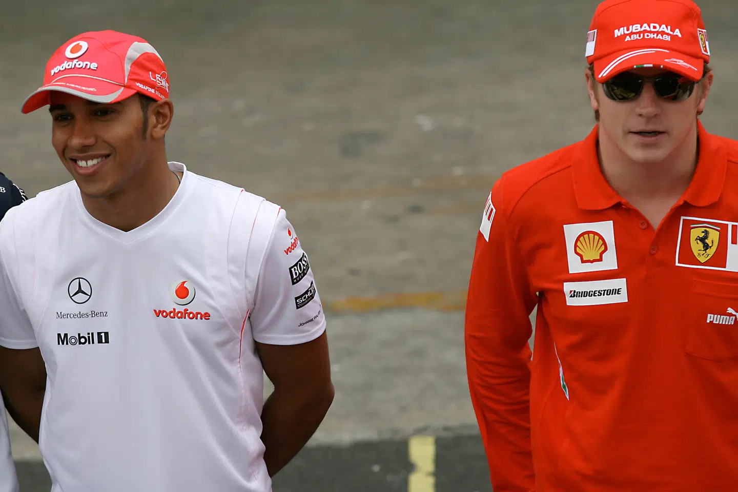 Som dreng valgte Lewis Hamilton (tv.) altid Kimi Räikkönens bil i forskellige computerspil.