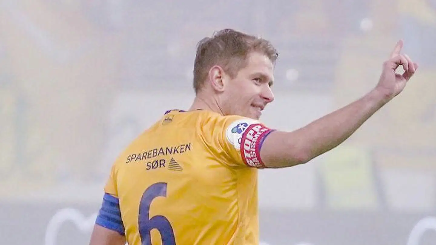 Jervs danske anfører Mathias Wichmann var selv blandt målscorerne i den højdramatiske straffesparkskonkurrence.
