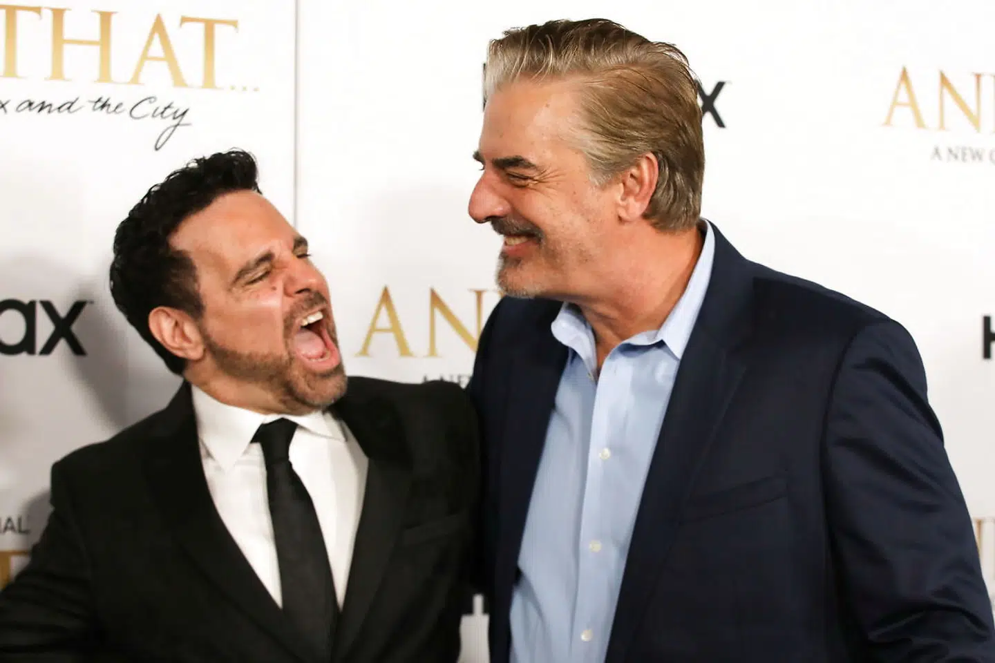 Chris Noth på den røde løber med Mario Cantone ved premieren på tv-serien 'And Just Like That'. Siden er skuespilleren blevet beskyldt for seksuelle krænkelser af nu tre kvinder. Foto REUTERS/Caitlin Ochs