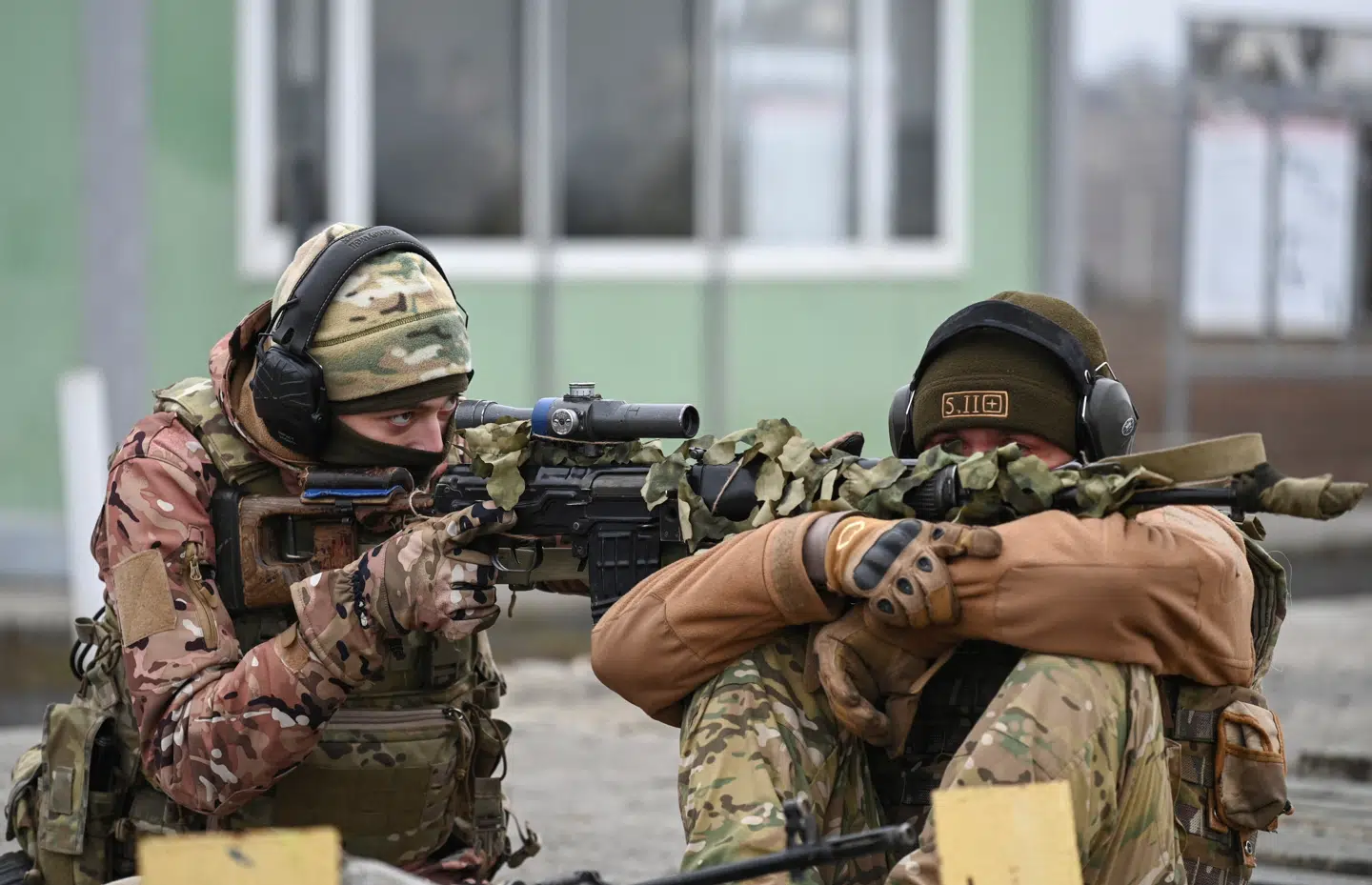 Russiske snigskytter øver sig ved grænsen til Ukraine.