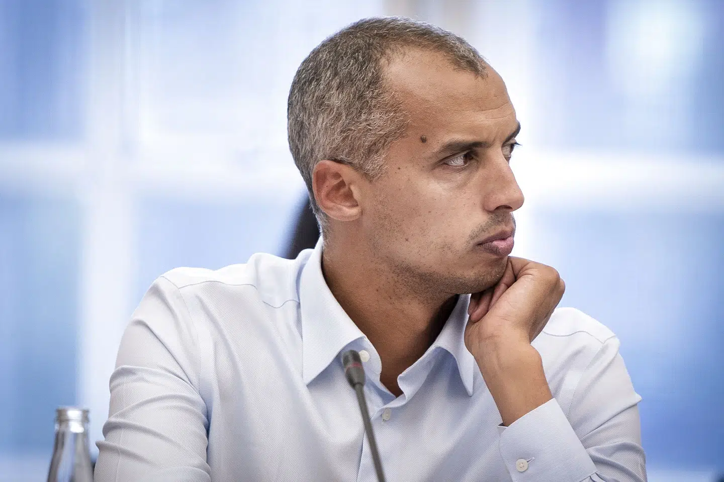 Udlændinge- og integrationsminister Mattias Tesfaye (S) siger, at det skal være muligt at frakende en person, som har begået strafbare forhold til alvorlig skade for statens interesse, deres danske statsborgerskab.