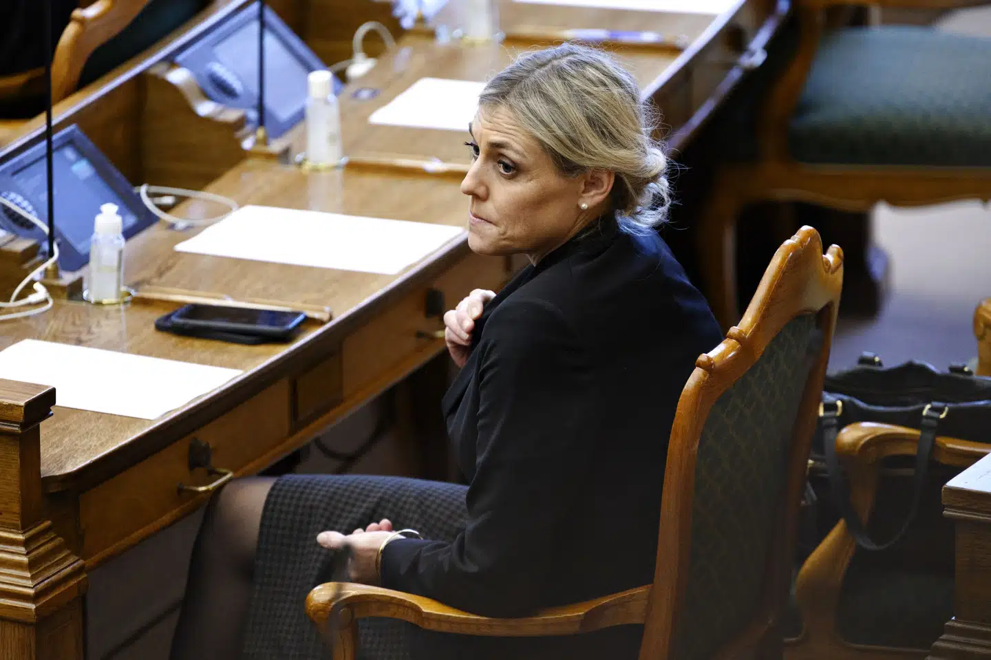 Forsvarsminister Trine Bramsen (S) bliver kritiseret stærkt af Venstre for, at der er opstået et stort driftsunderskud hos Forsvaret.