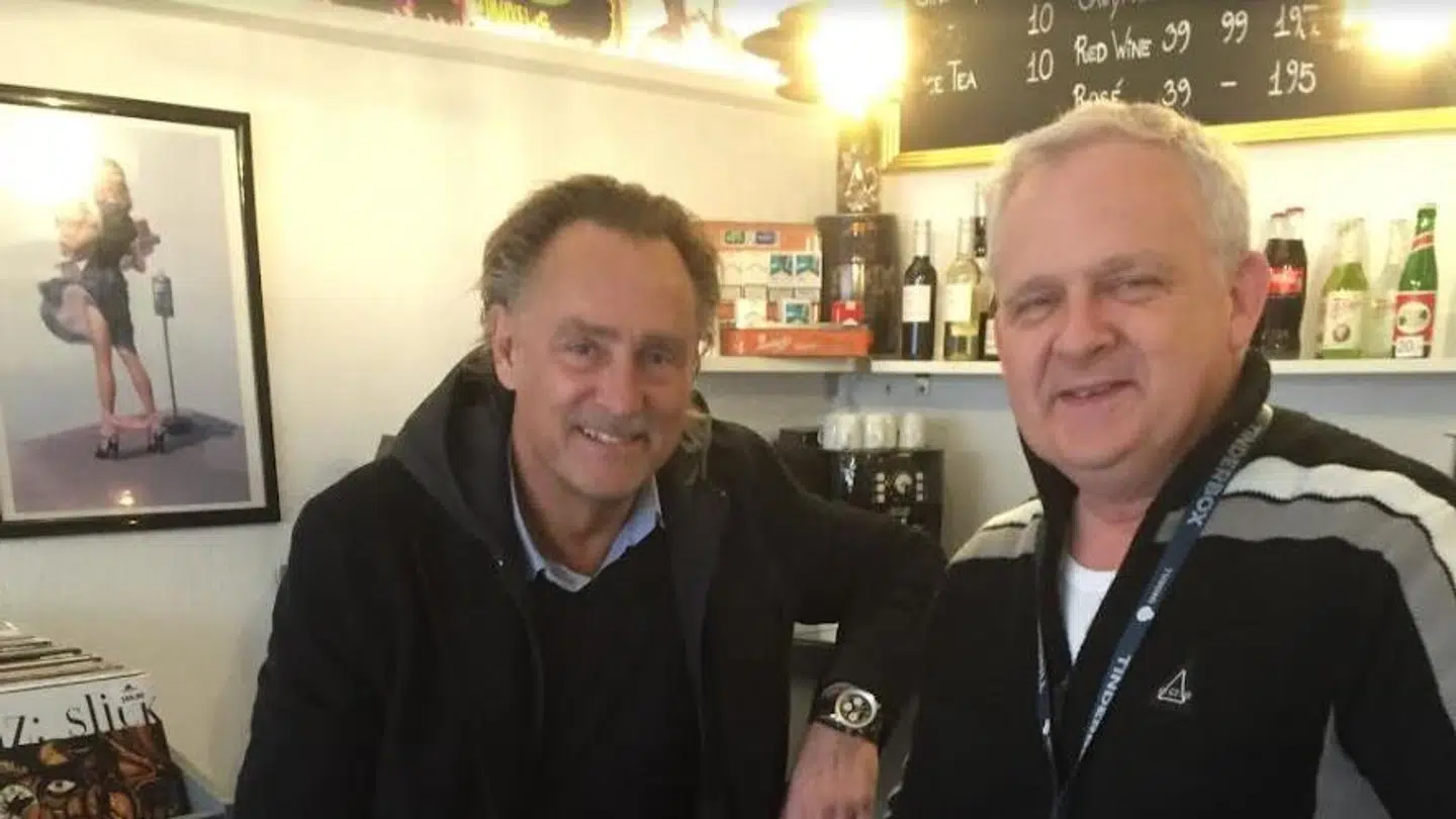 Tirsdag, hvor Lars Høgh blev bisat fra Odense Domkirke, gik halvdelen af alle indtægter i vinylbutikken Recordpusher til Kræftens Bekæmpelse. Indehaver Bo Ellegaard Pedersen har kendt Lars Høgh siden 1985.