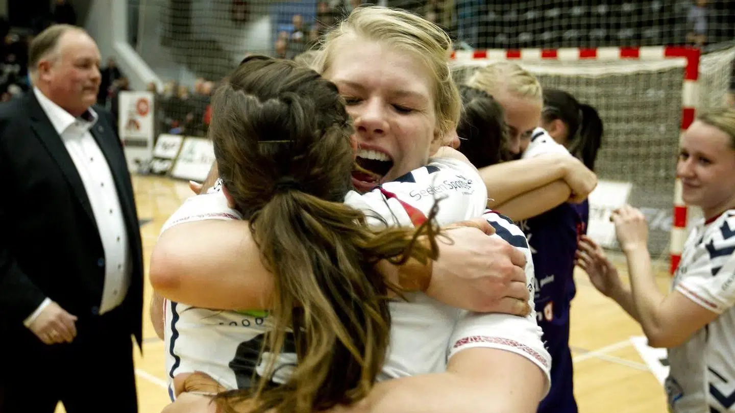 Et gammelt minde: EHF Cup Håndbold kvinder. FC Midtjylland imod Team Tvis Holstebro. Her jubler Kathrine Heindahl og Louise Burgaard fra TTH