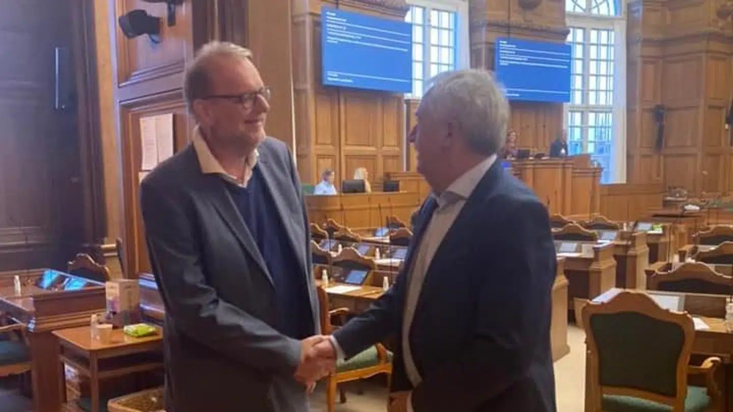 Lars Christian Lilleholt er glad for at være tilbage i Folketinget og har nydt at hilse på gode kolleger efter 2,5 måneds sygemelding. Privatfoto.