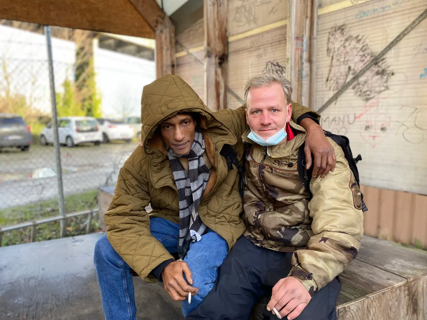 Ibrahim Mohammed og Stellan Friis er i flere år kommet på de aarhusianske væresteder sammen med den 34-årig mand, der torsdag formiddag blev fundet dræbt i Rådhusparken i Aarhus midtby. det samme gælder den 58-årige mand, som er varetægtsfængslet for at have kvalt ham. Foto: Nina Gaunø Fredberg