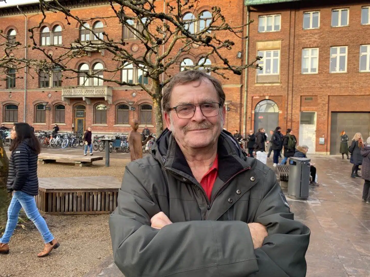 Alex Mortensen var en af en lang række OB-fans som stod og mindedes ved Høghs bisættelse.