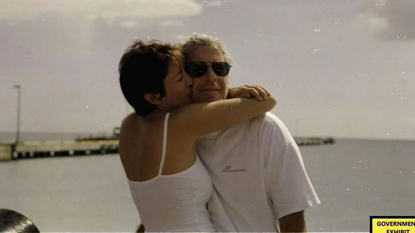 Flere billeder viser, at Epstein og Ghislaine Maxwell havde et meget tæt forhold.