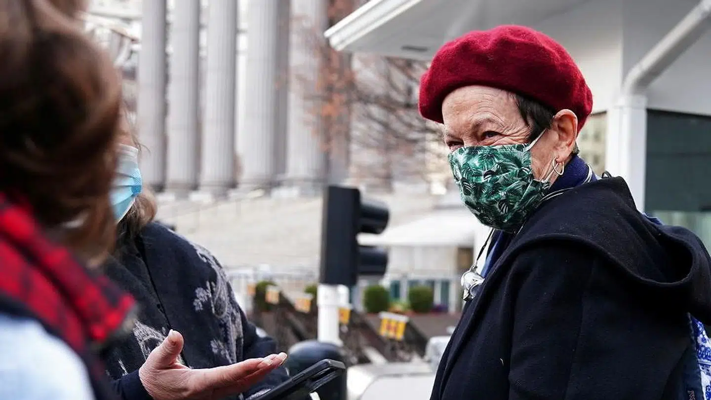 Ghisliane Maxwells søster, Isabell, ved retten i New York.