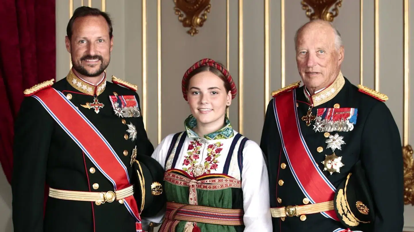 Prinsesse Ingrid Alexandra med sin far, kronprins Haakon, og sin farfar kong Harald.