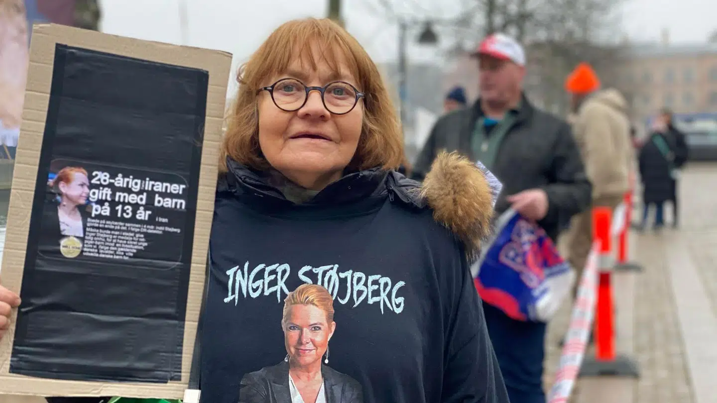 En af Inger Støjbergs støtter ved retten 13. december.