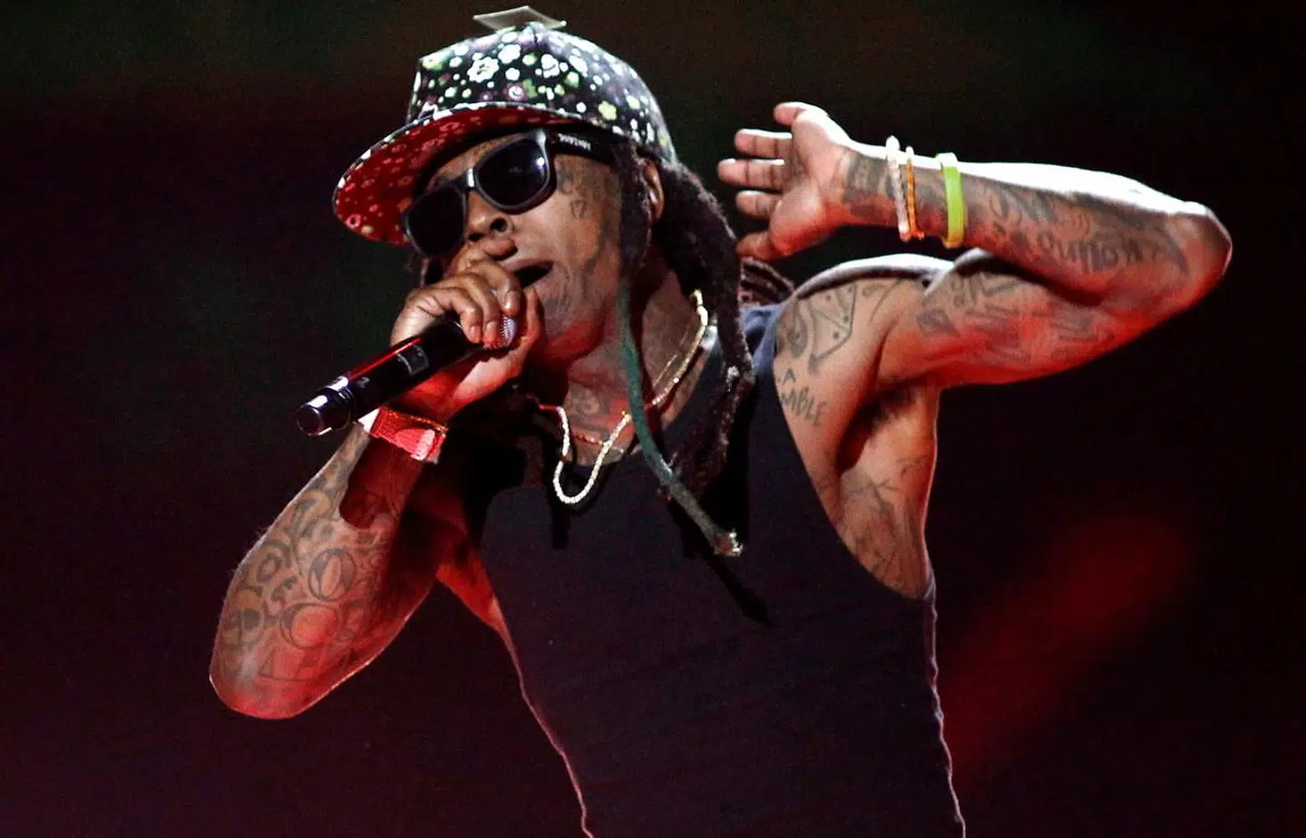 Rapper Lil Wayne performs during the 2015 iHeartRadio Music Festival at the MGM Grand Garden Arena in Las Vegas, Nevada , U.S. September 18, 2015. REUTERS/Steve Marcus/File Photo