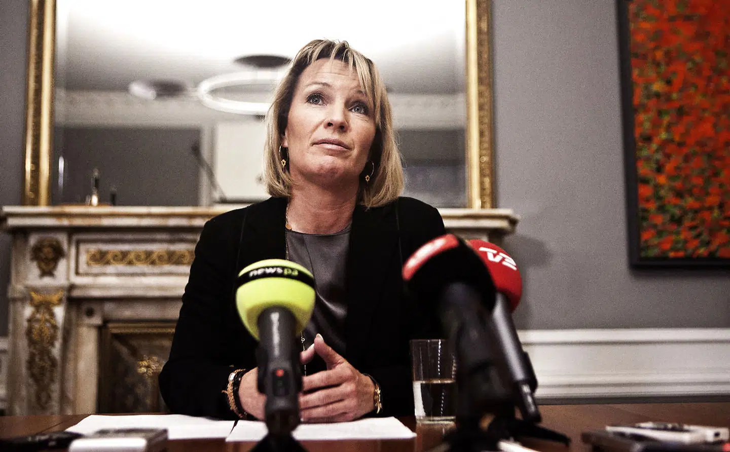 Som konsekvens af 'ferieminister-sagen' og en længere periode med dårlige meningsmålinger og interne kriser i partiet, stoppede Lene Espersen som formand for Det Konservative Folkeparti i januar 2011.