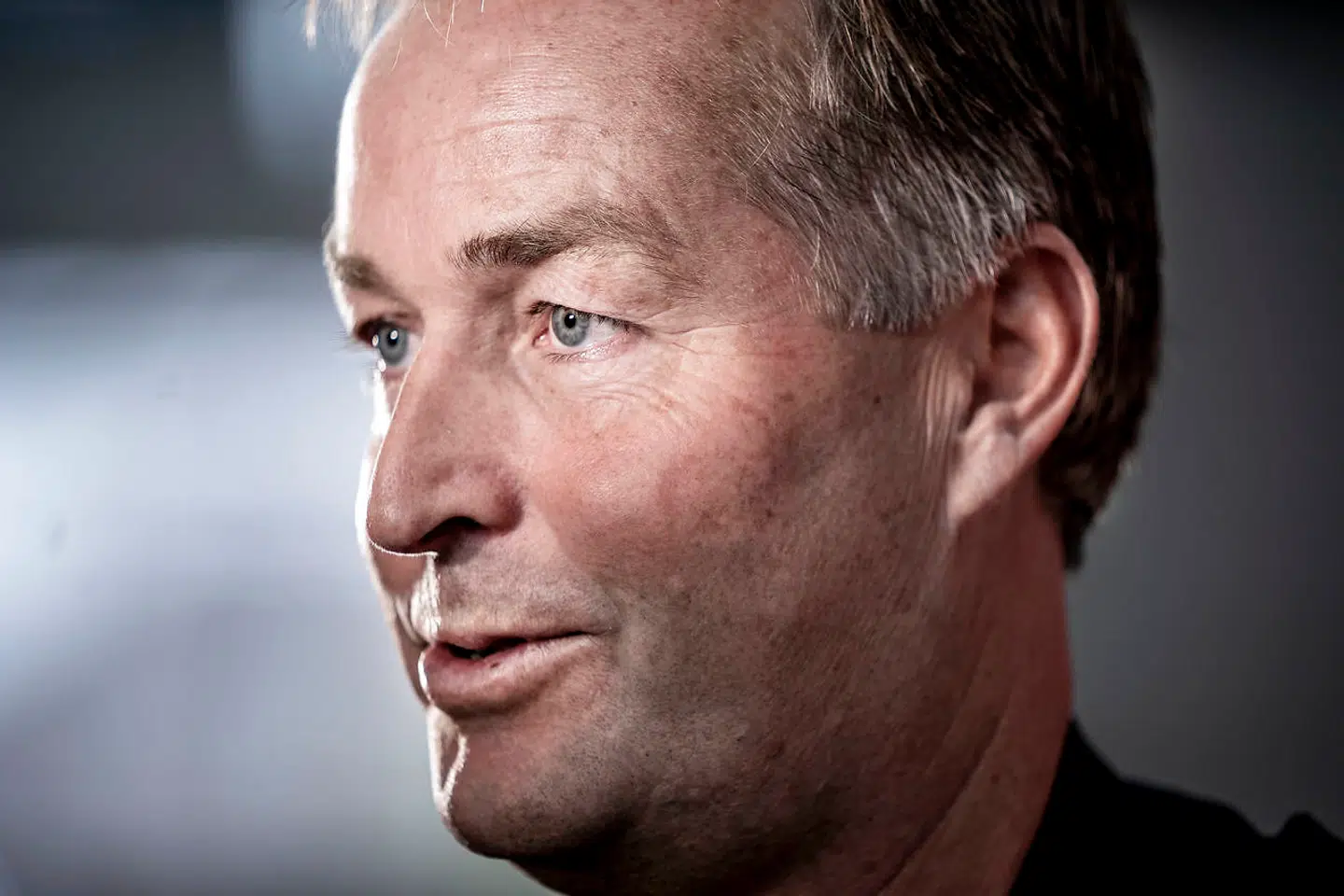 Kasper Hjulmand er en yderst ombejlet herre. Indtil videre erklærer han gang på gang sin kærlighed til landsholdet uden at afvise det rigtige skifte, hvis det byder sig.