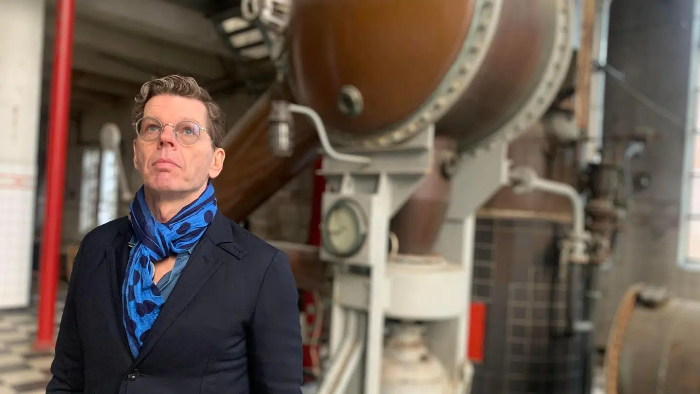 Martin Nielsen i en af de haller, hvor der ikke er blevet gjort noget siden maj måned.