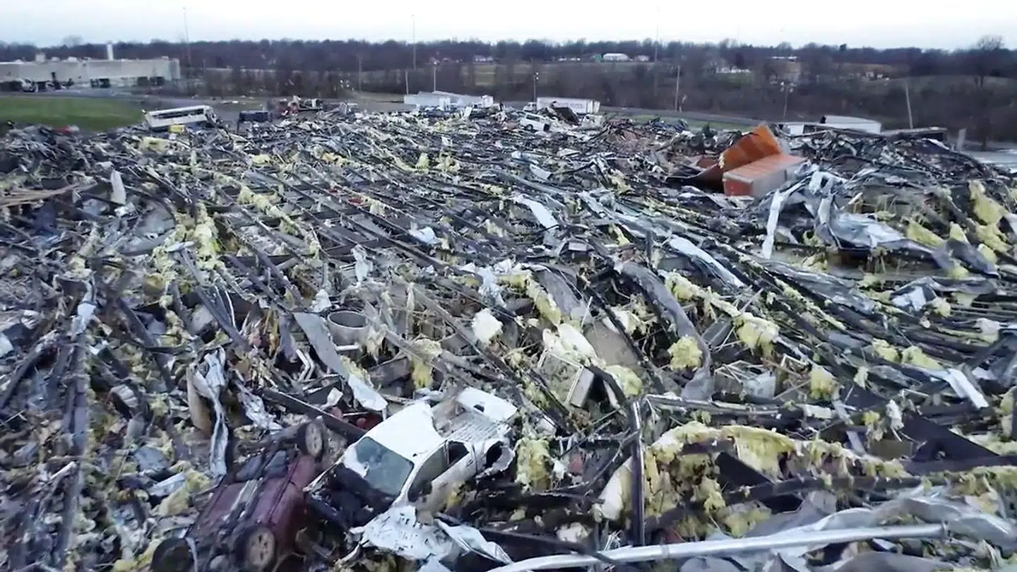 Massive ødelæggelser: Her er en stearinlysfabrik i Mayfield, Kentucky, raseret af en tornado.