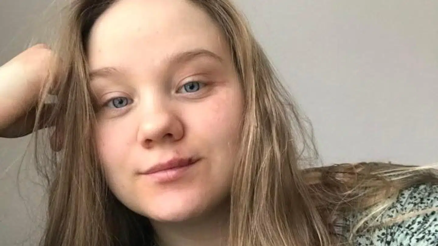 Sine Johansen tog en stor beslutning som 17-årig. Den har hun nu gjort om - dog ikke med sin gode vilje.