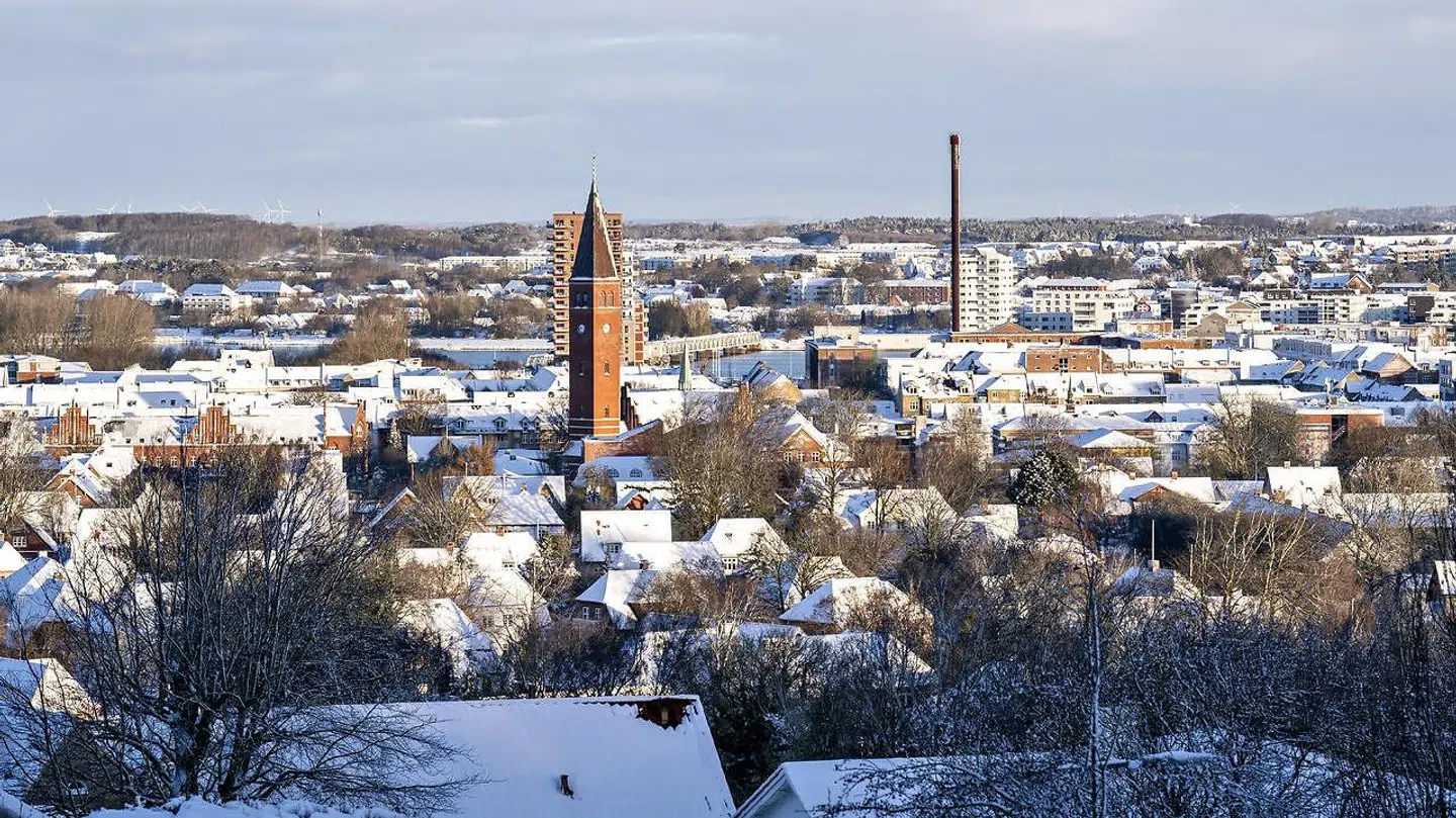 Udsigten fra Aalborgtårnet ved Mølleparken fejler ikke noget i snevejr.