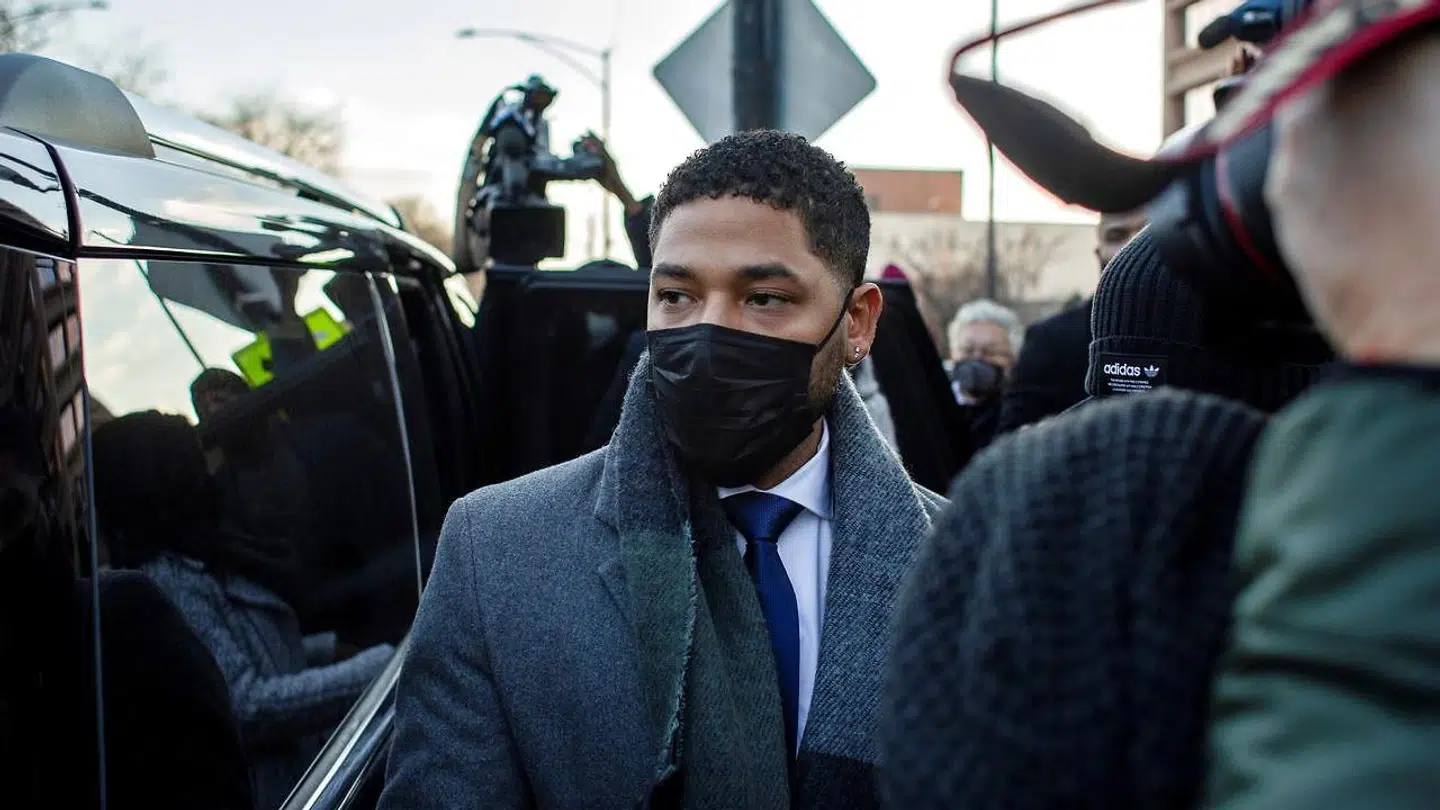 Jussie Smollett ankommer til retten i Chicago 8. december. Dagen efter idømmes han skyldig i at iscenesætte en hadforbrydelse imod sig selv og for at lyve om det overfor politi og retsinstanser.