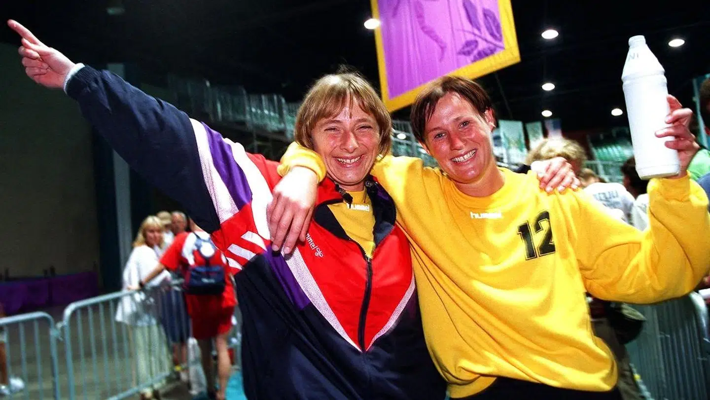 Susanne Munk Lauritsen og Gitte Sunesen efter kampen mod Kina under OL i 1996.