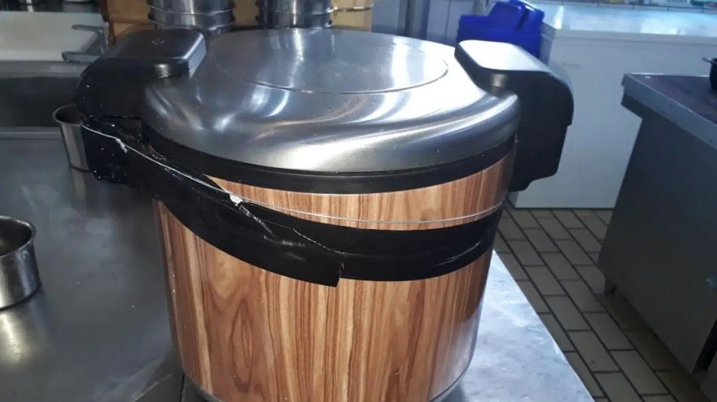 Denne riskoger var repareret med gaffatape. Foto: Fødevarestyrelsen