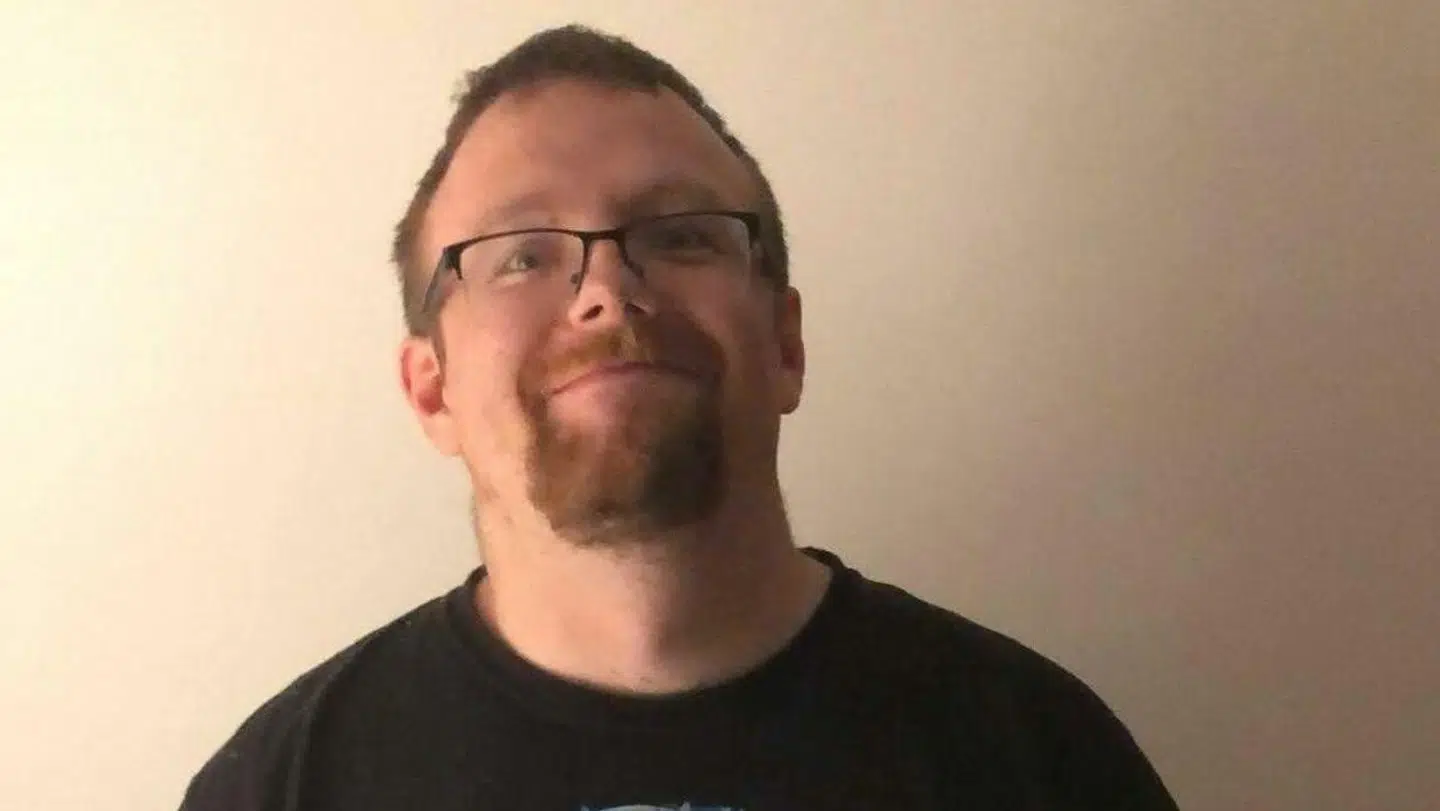 29-årige Peter, der har været forsvundet siden natten til søndag. Nu vil politiet fortsætte eftersøgningen til lands.
