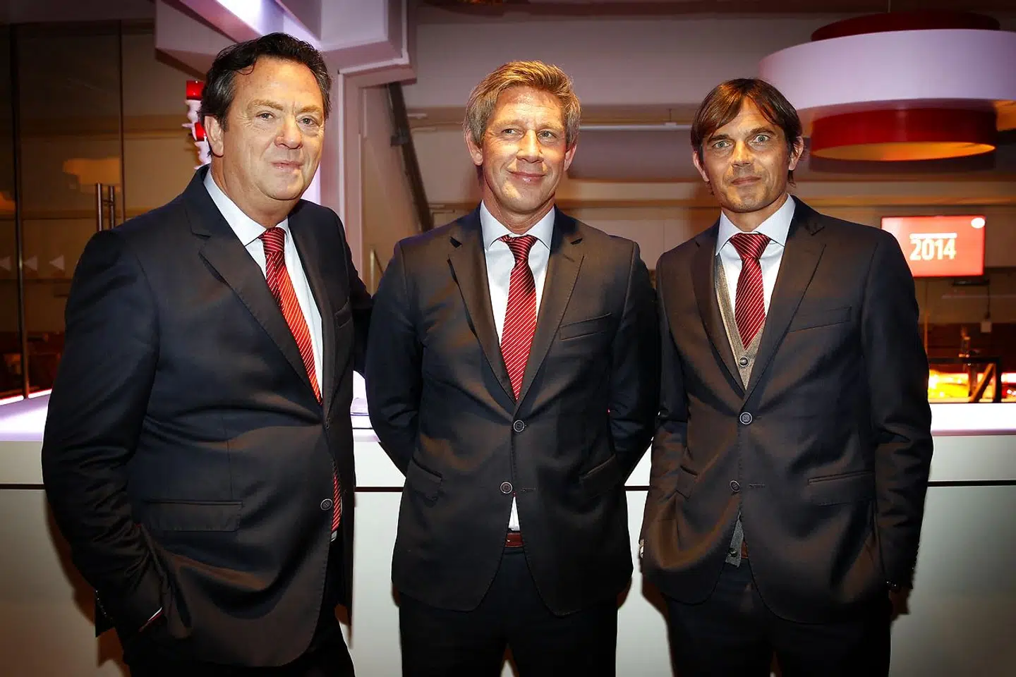 Marcel Brands (i midten) ses her med med formand Tiny Sanders (tv.) og cheftræner Philip Cocu (th.), da han var ansat i PSV. Søndag stoppede han som fodbolddirektør i Everton.