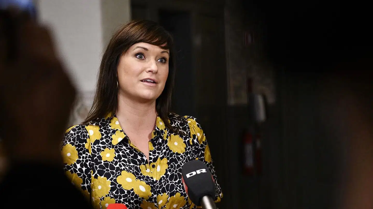 Også Sophie Løhde, Venstres politiske ordfører, er mistroisk over for regeringen og frygter, at skolebørnene må blive hjemme meget længere, end regeringen siger.