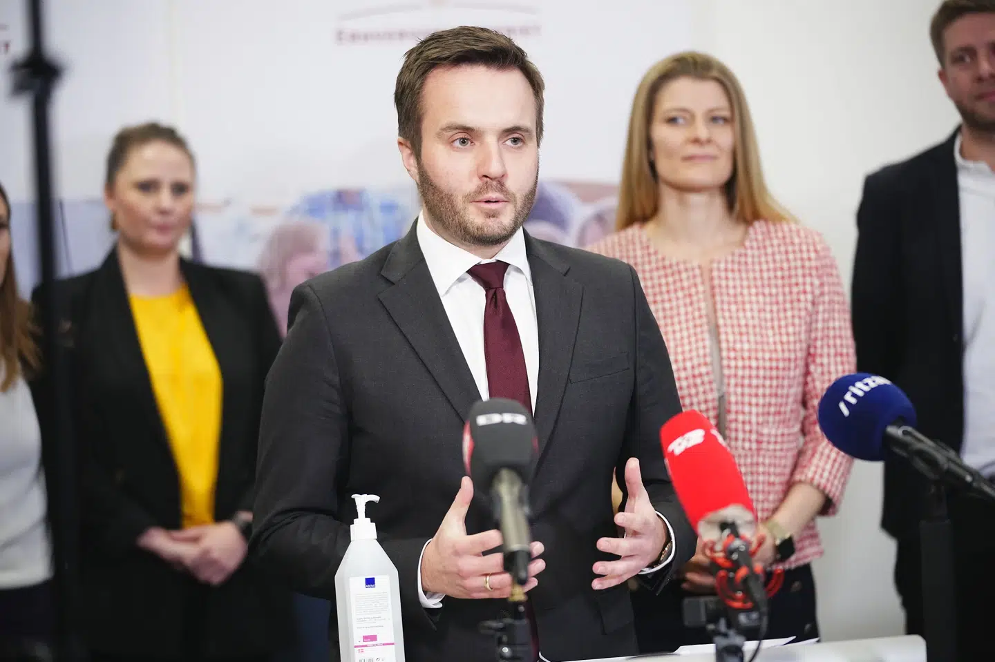 Erhvervsminister Simon Kollerup (S) og et bredt flertal i Folketinget har torsdag annonceret en ordning, så virksomheder i nattelivet kan få økonomisk kompensation. Martin Sylvest/Ritzau Scanpix